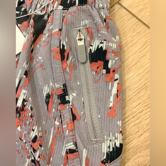NWT Lululemon Tracker Shorts 4” Size 0 Floral Flux Multi - Picture 7 of 8